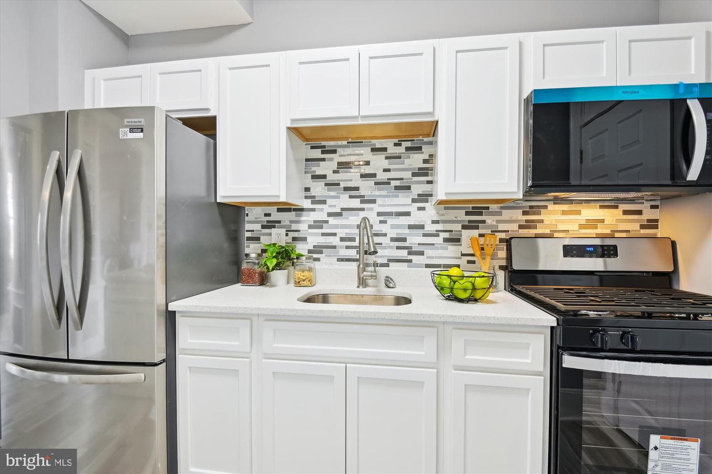 2917 Baker Street photo 13