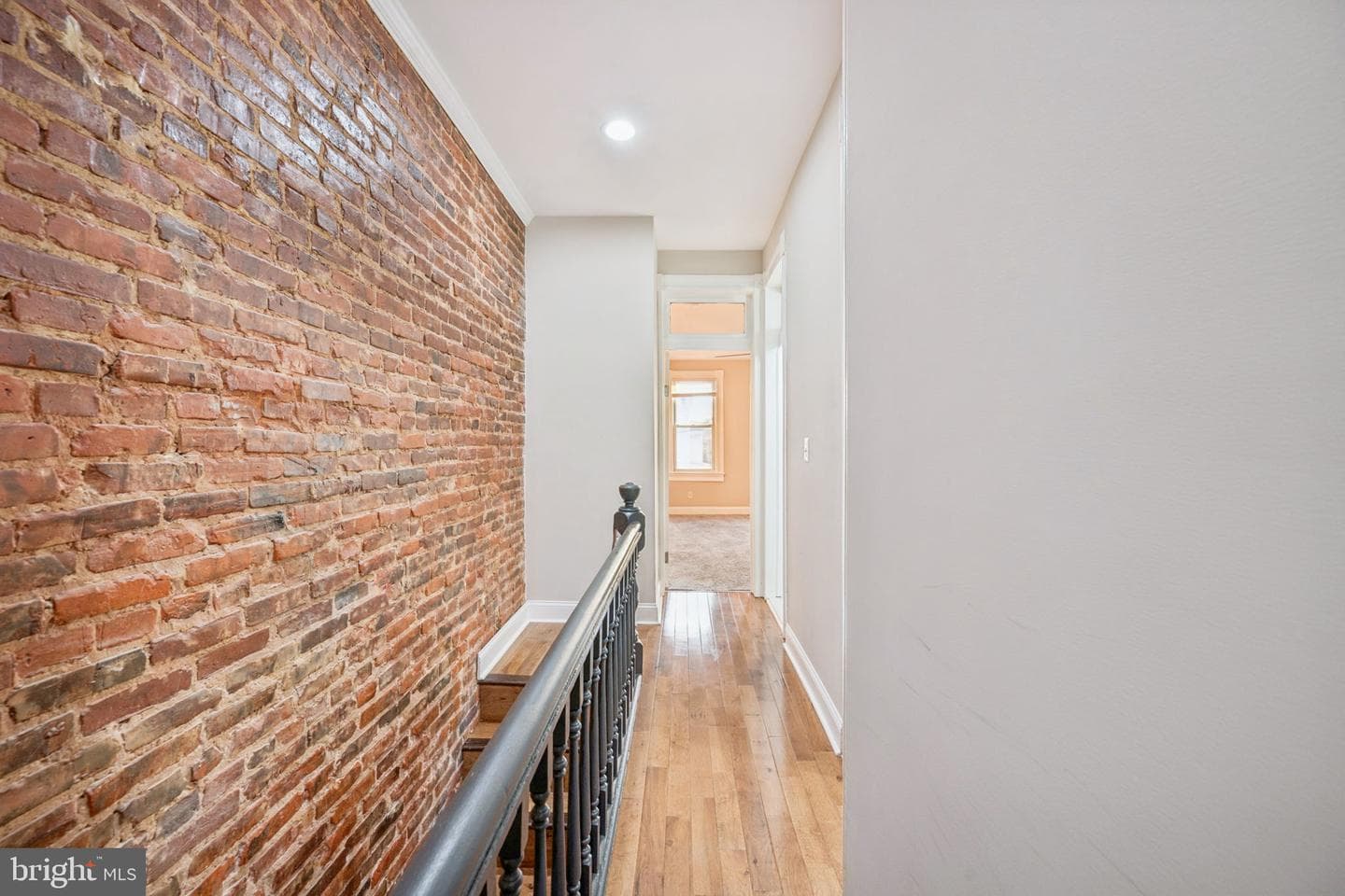 142 Ellwood Avenue S photo 11