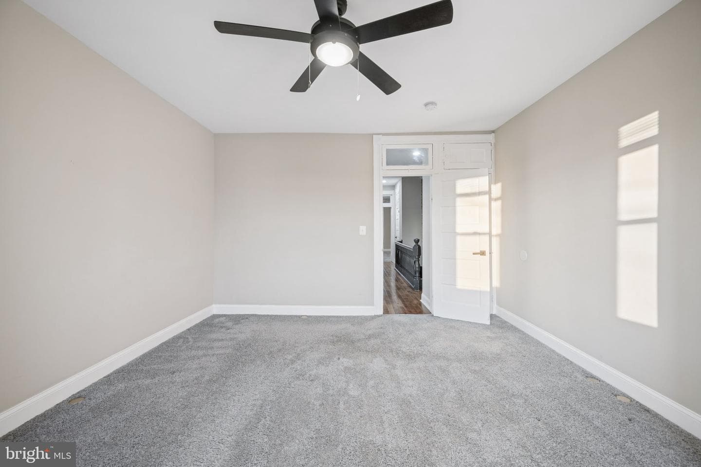 142 Ellwood Avenue S photo 20