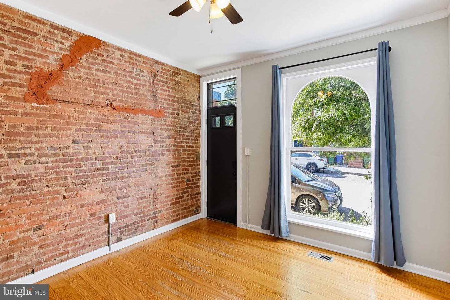 2712 Dillon Street photo 3