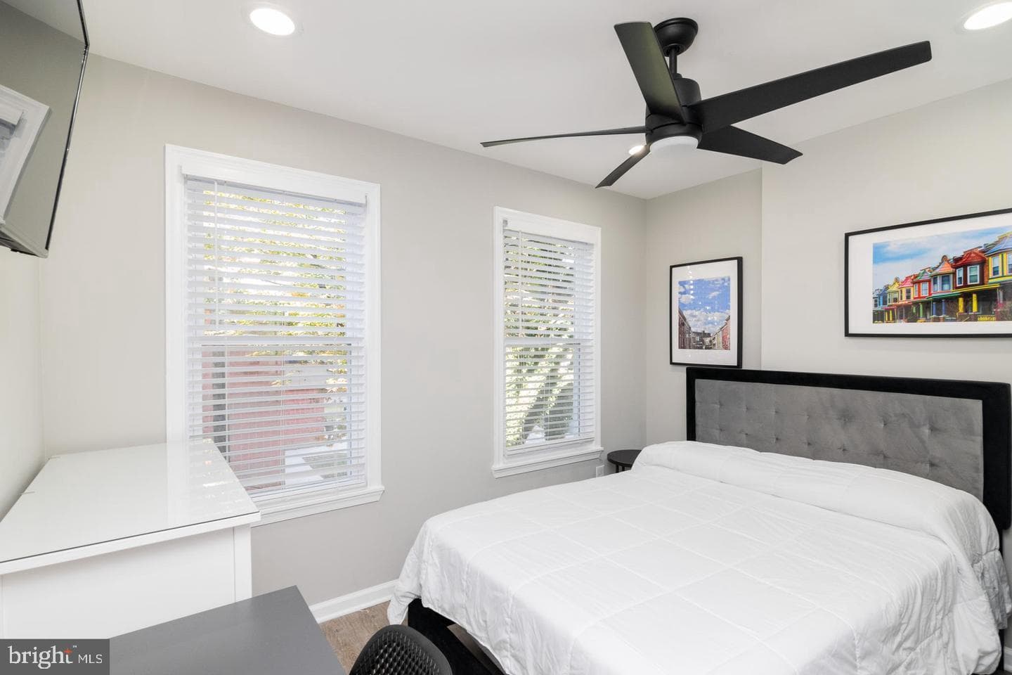 942 N Broadway photo 13