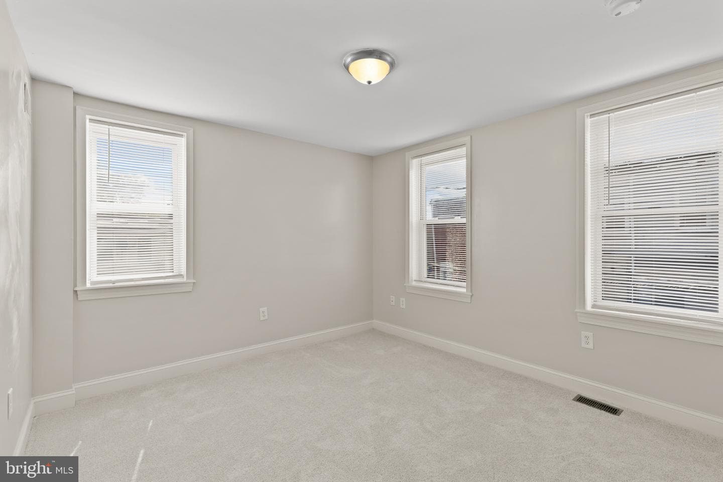 501 N Port Street photo 15