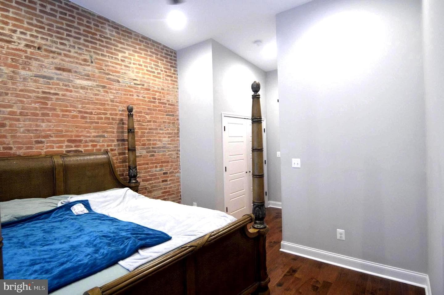 812 W 34th Street photo 9