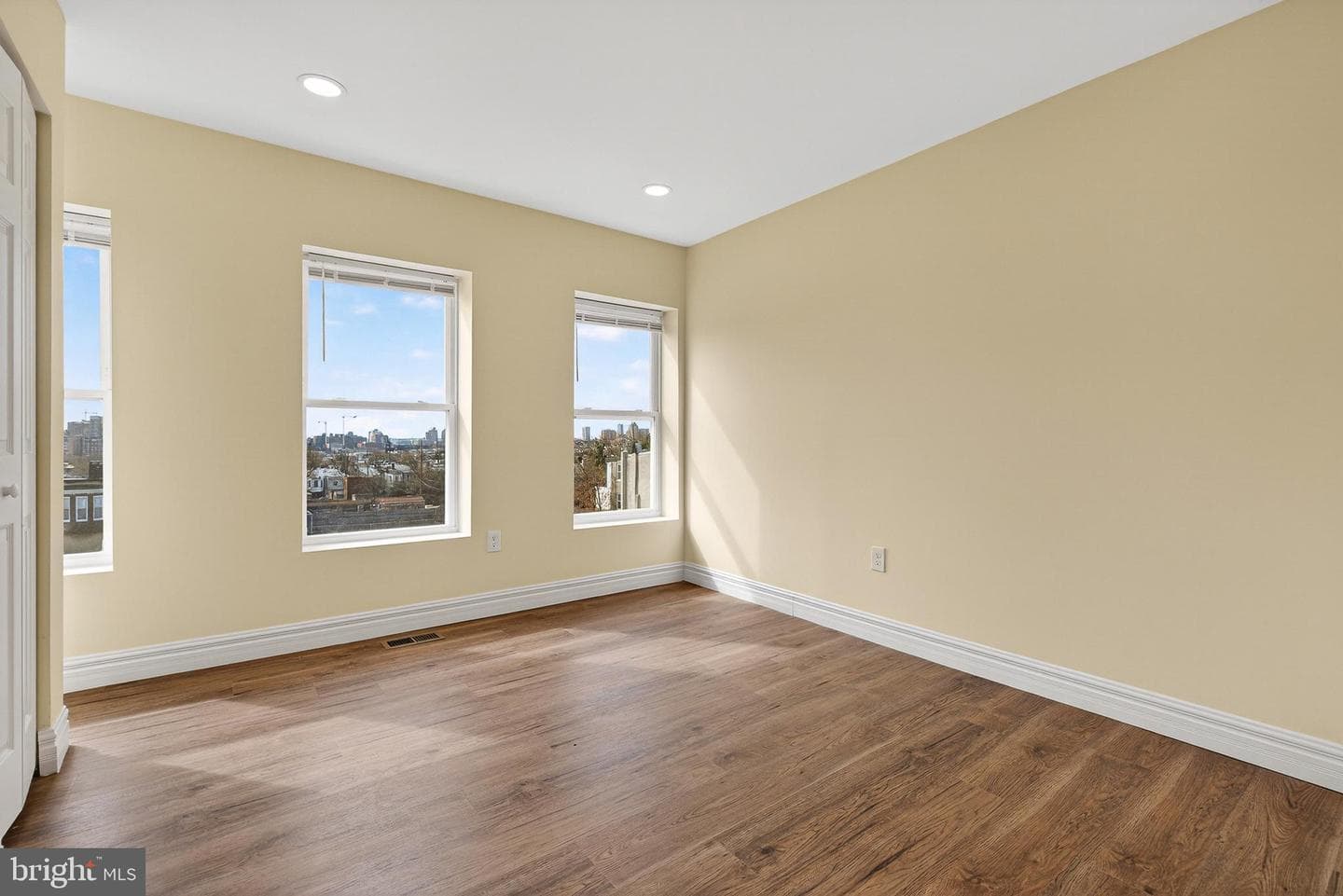 1762 E North Avenue photo 30