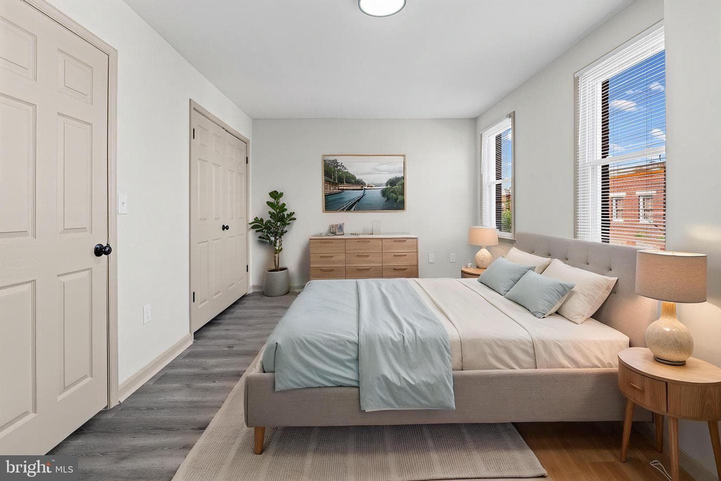 1502 Leslie St photo 12