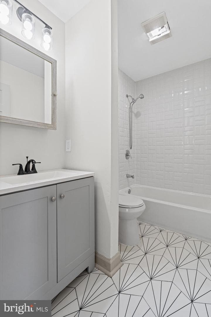 1502 Leslie St photo 18