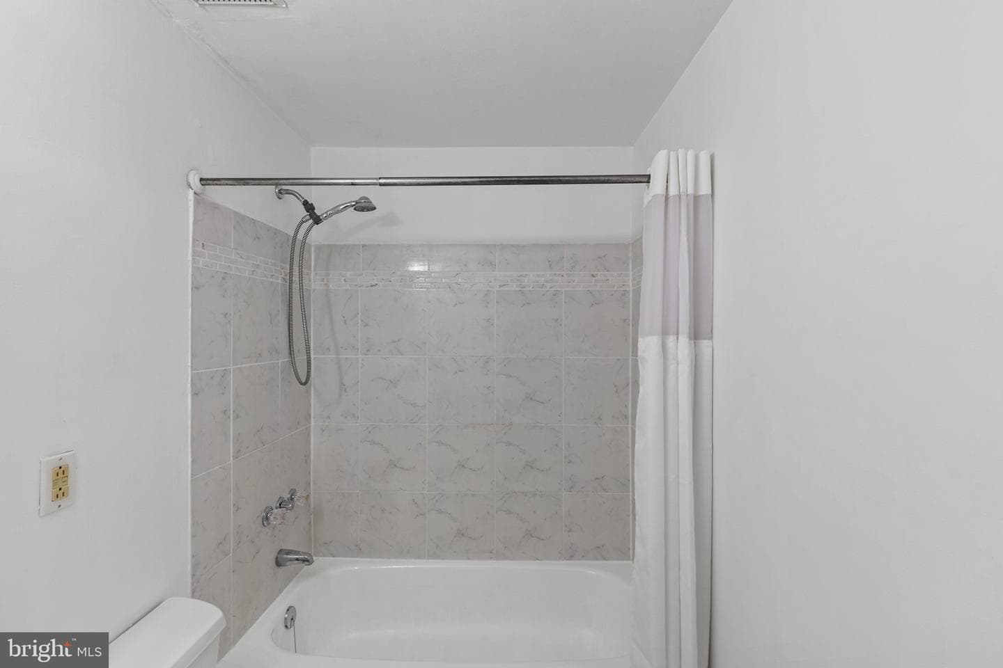 1225 E Chase Street photo 24