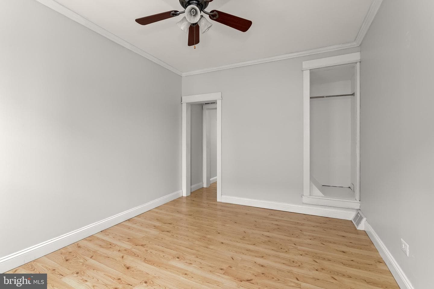 105 E Ostend Street photo 16