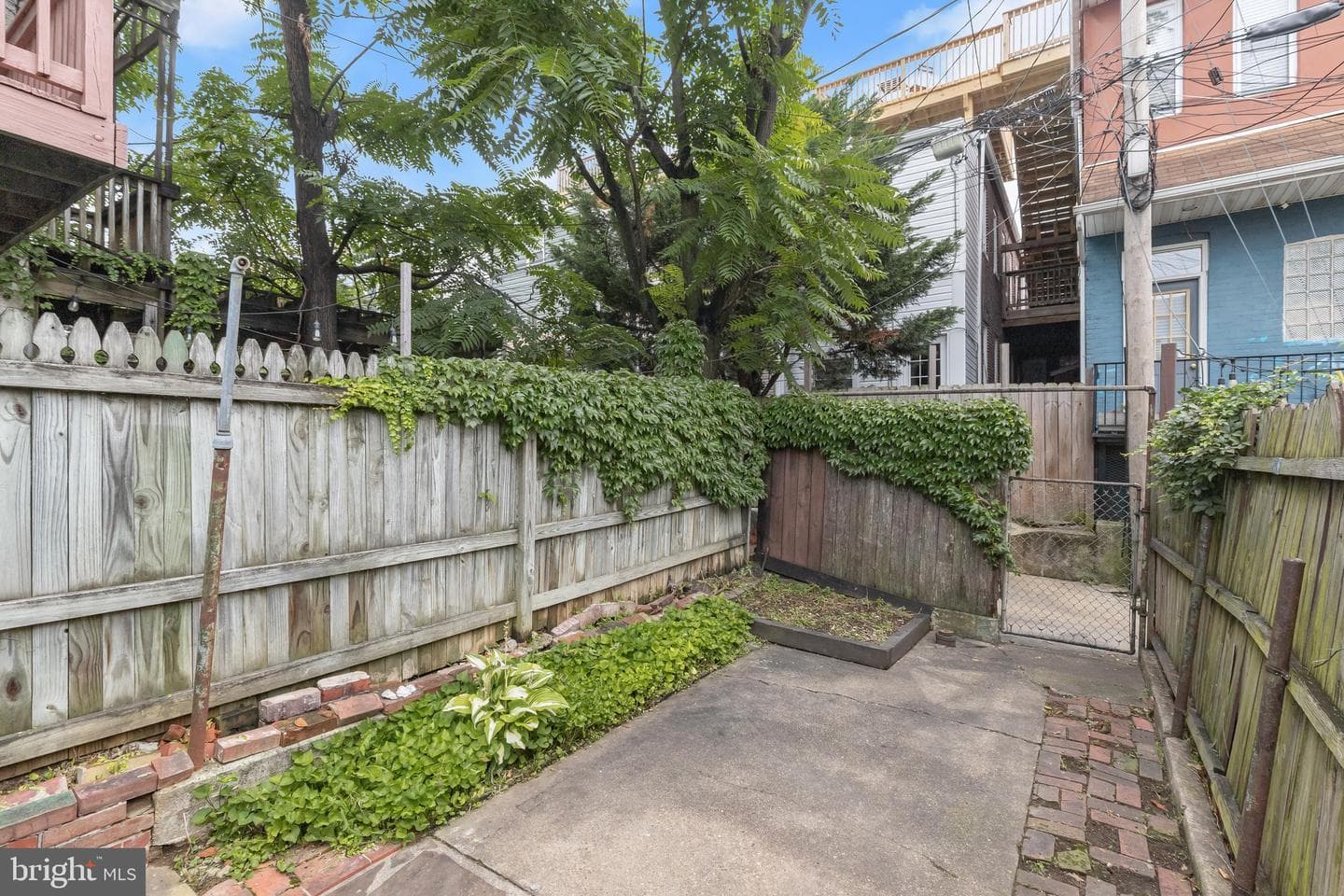 105 E Ostend Street photo 22