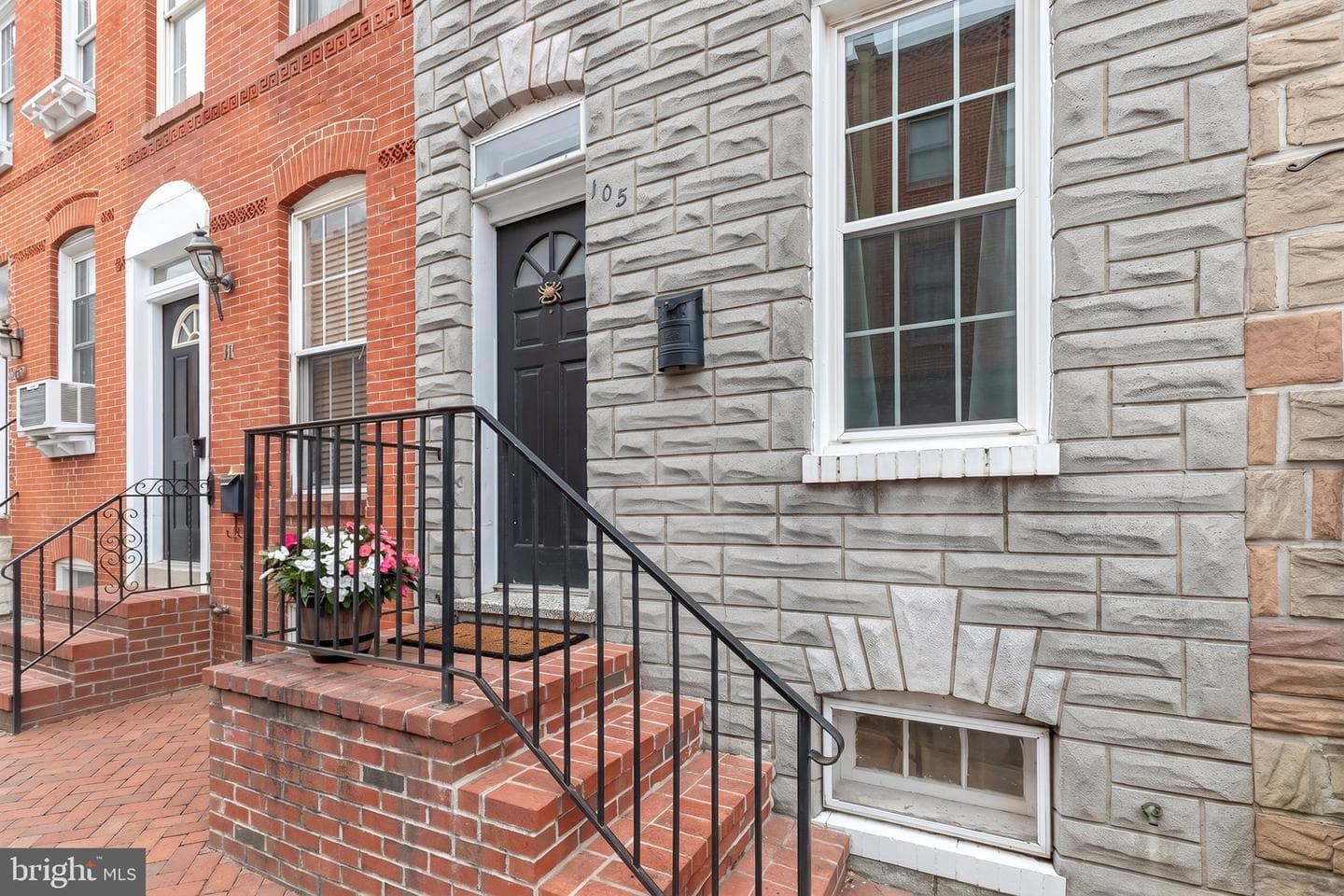 105 E Ostend Street photo 23