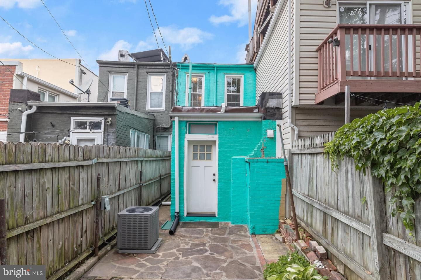 105 E Ostend Street photo 26