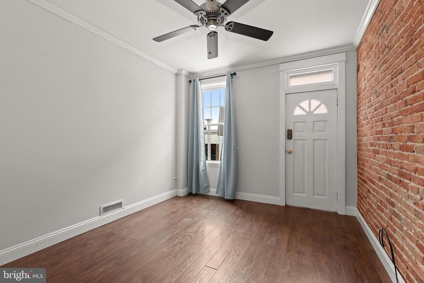 105 E Ostend Street photo 6