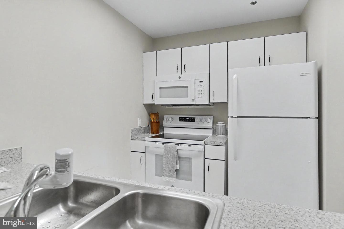100 Harborview Drive #705 photo 16