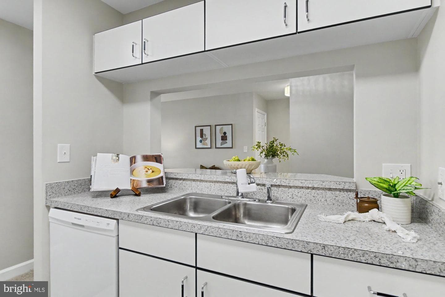 100 Harborview Drive #705 photo 19