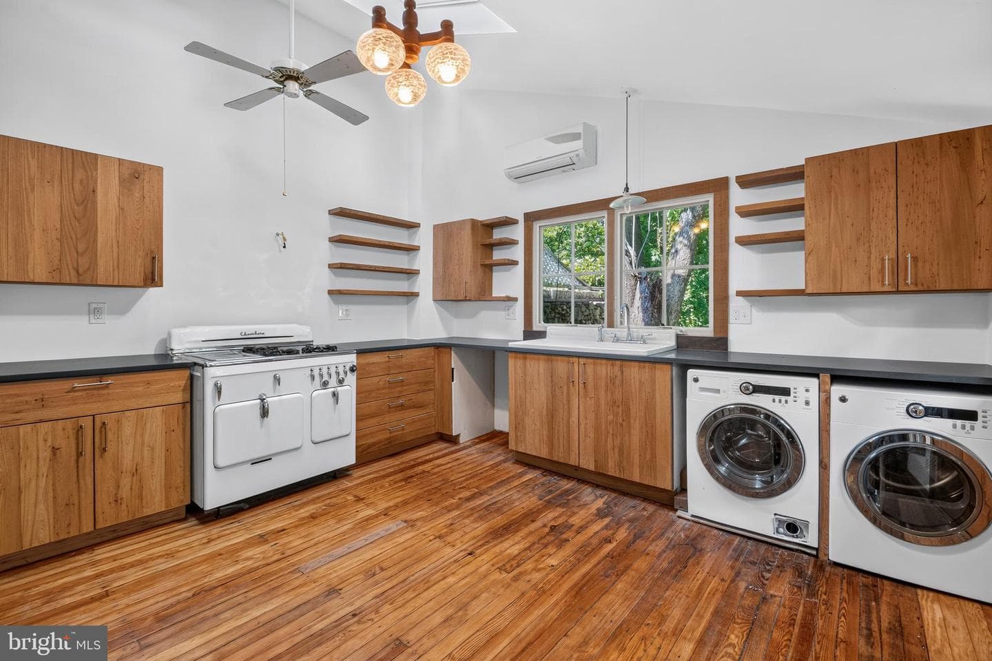 3456 Seneca Street photo 6