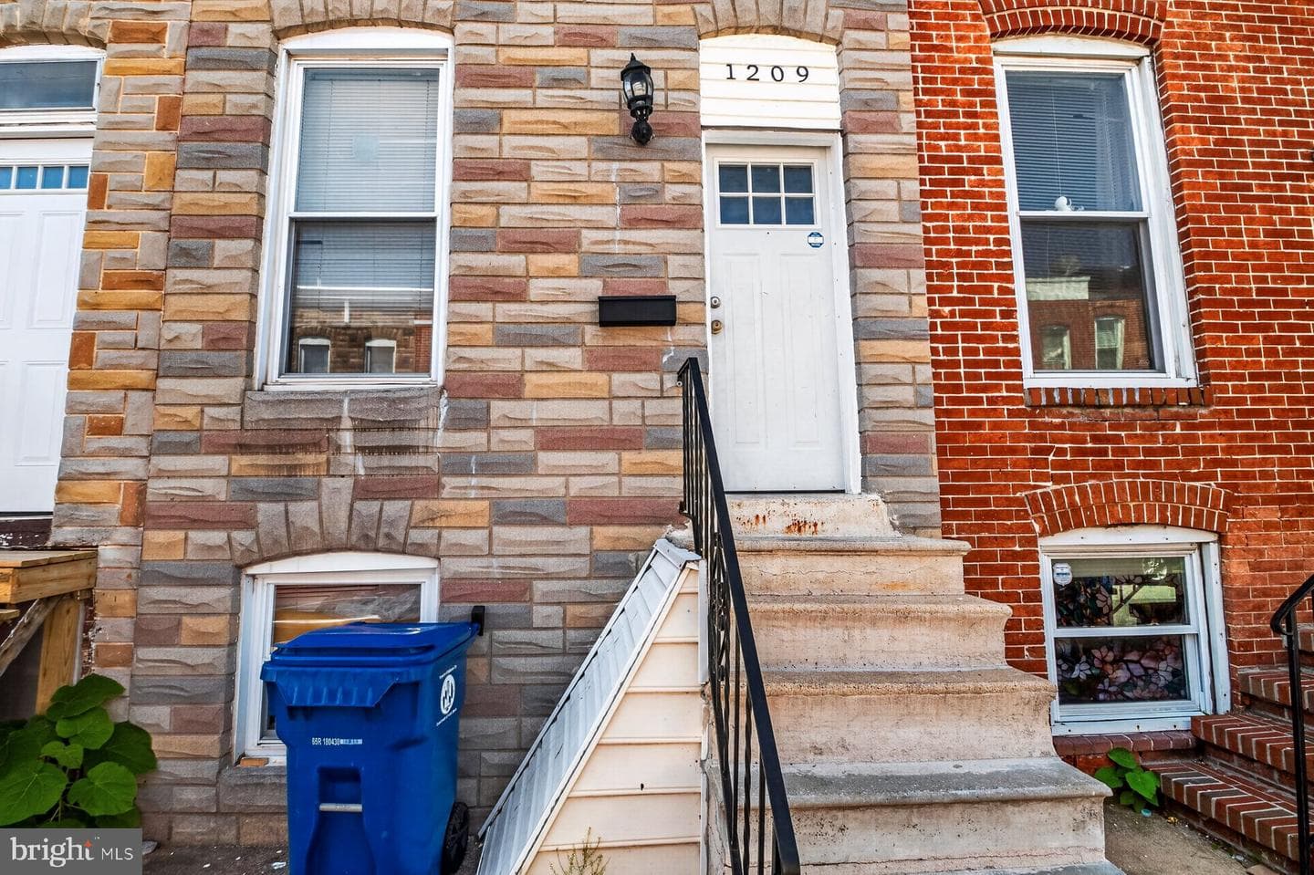 1209 Sargeant Street photo 3