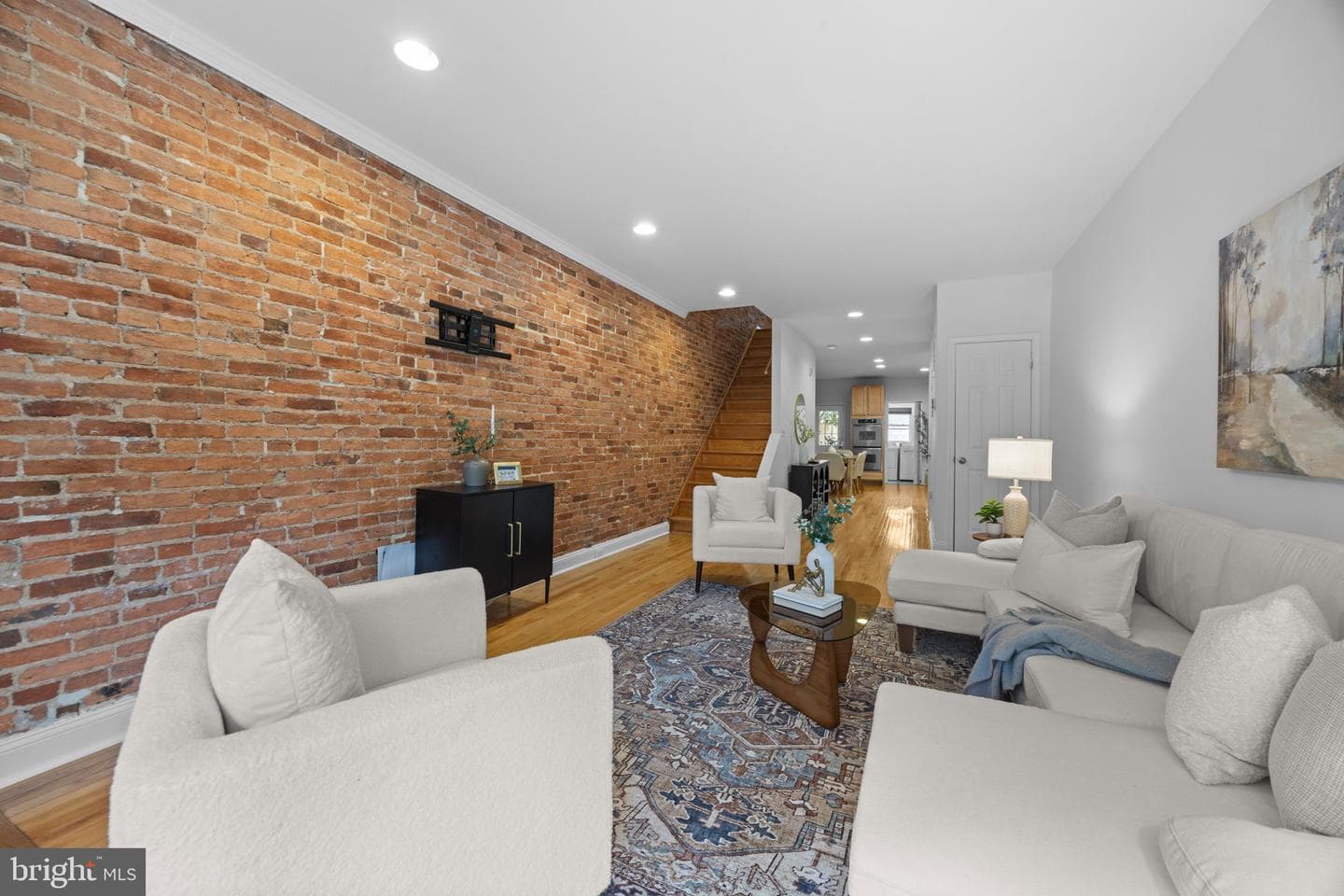 609 Fort Avenue E photo 5