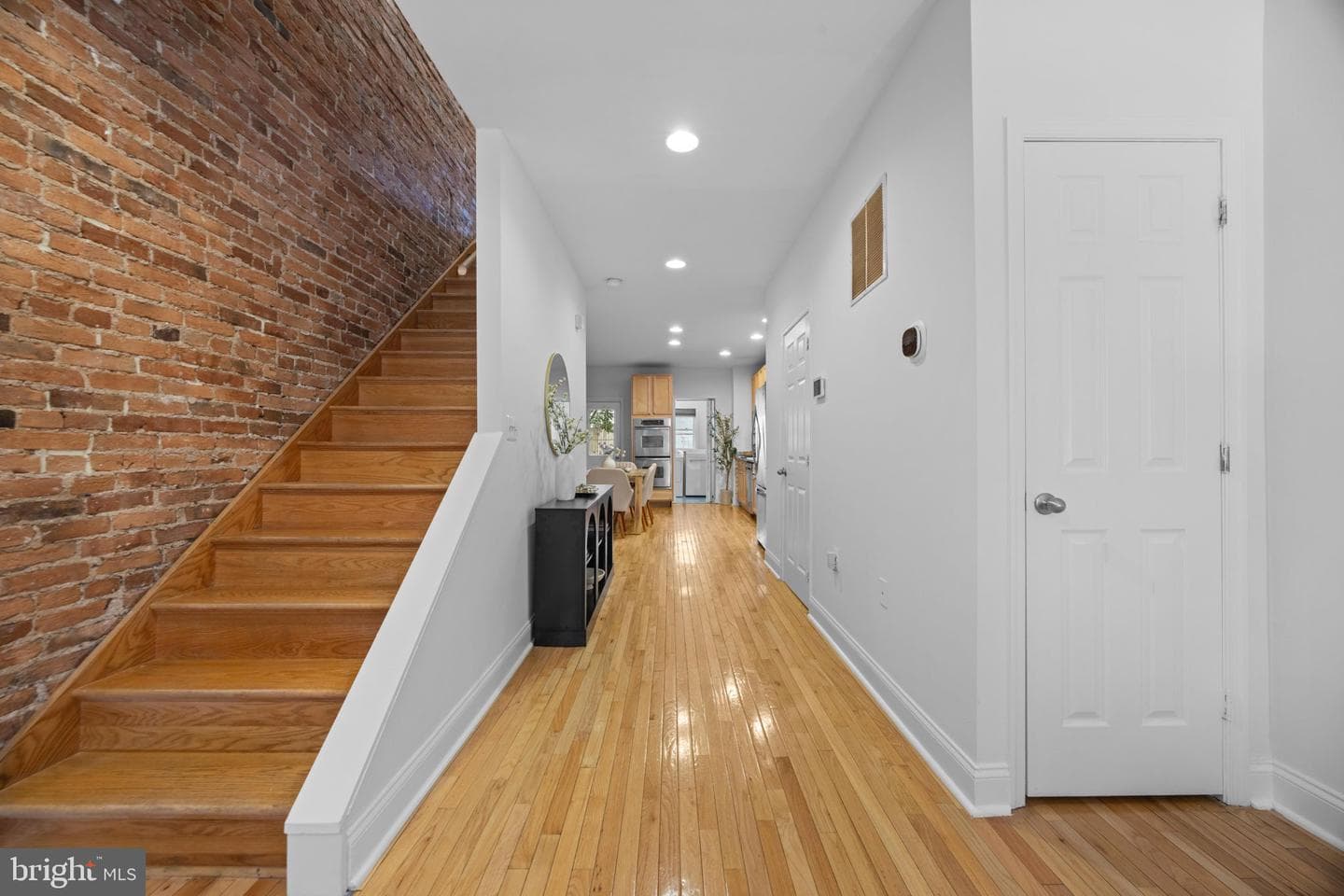 609 Fort Avenue E photo 7