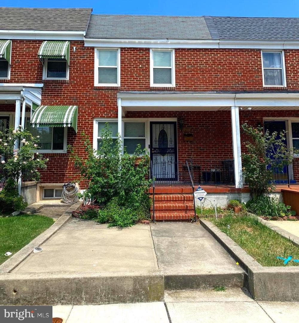 709 Tolna Street photo 1