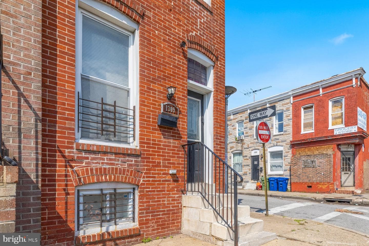 1309 W Ostend Street photo 3
