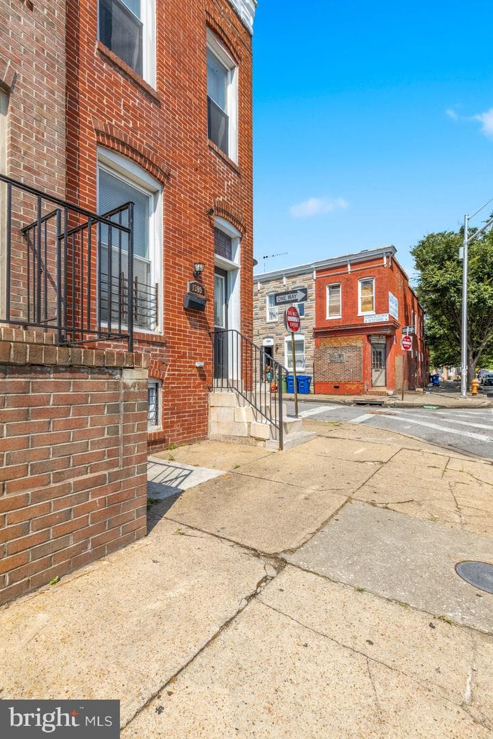 1309 W Ostend Street photo 5