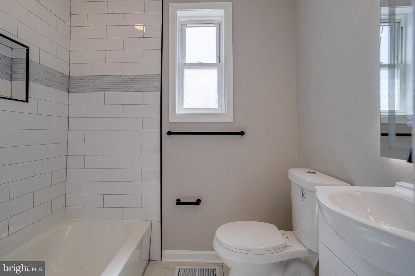 4100 Colborne Road photo 26