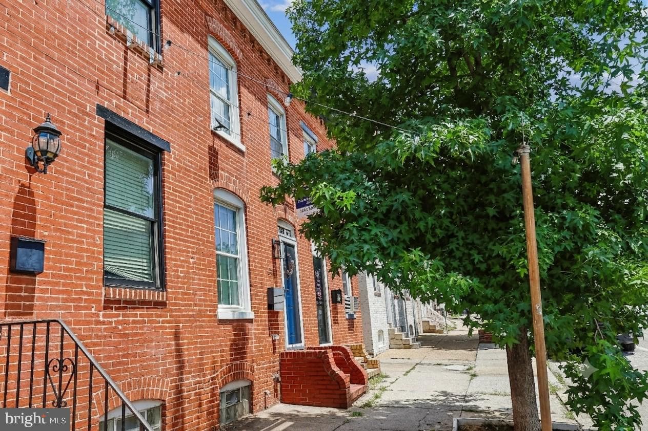 136 E Fort Avenue photo 2