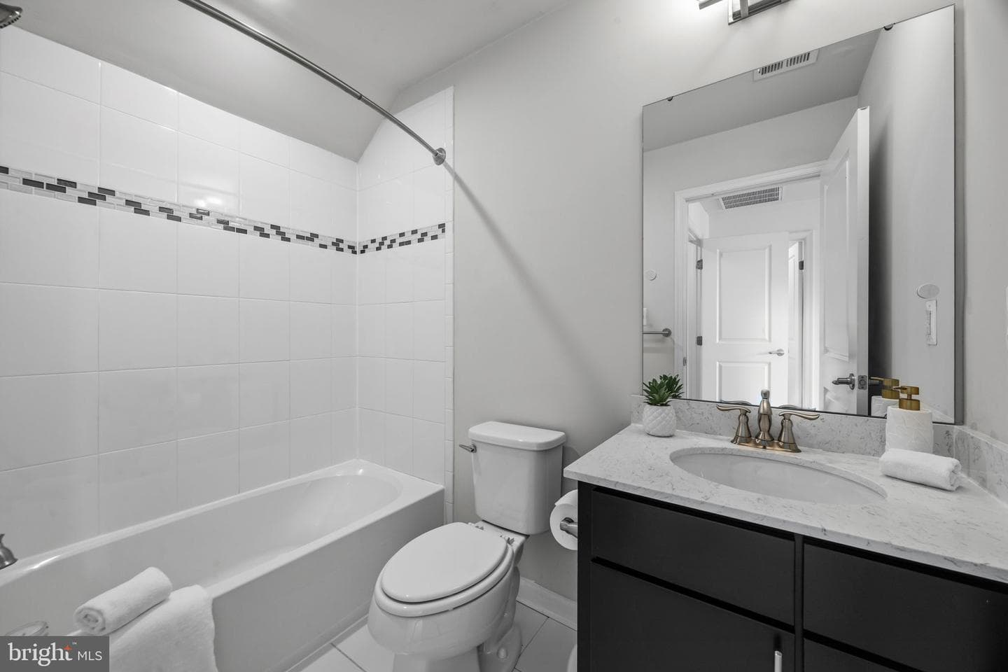 102 Oldham Street photo 27