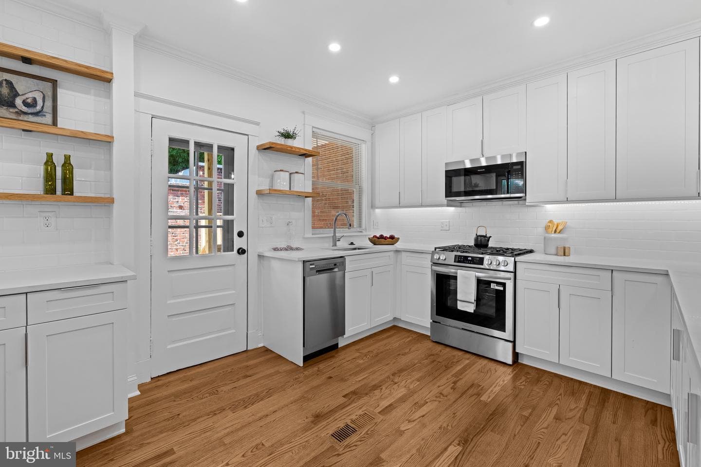516 E 39th Street photo 13