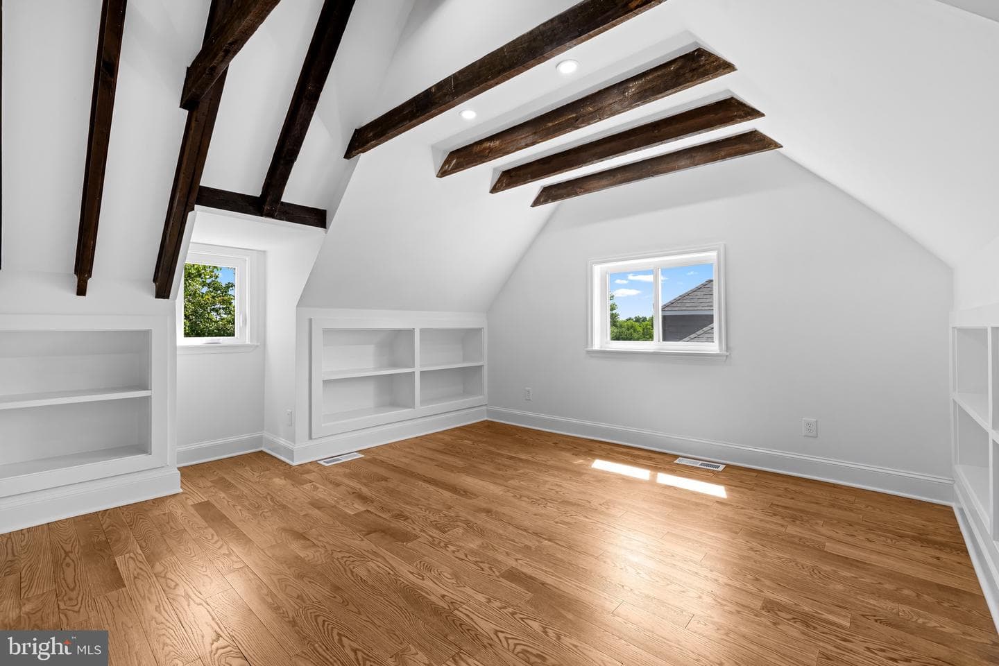 516 E 39th Street photo 33