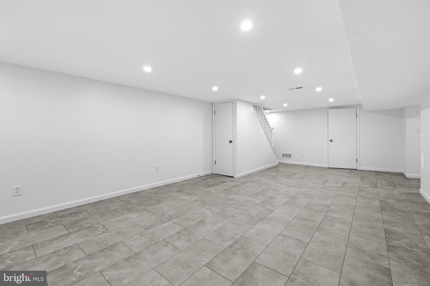 516 E 39th Street photo 37