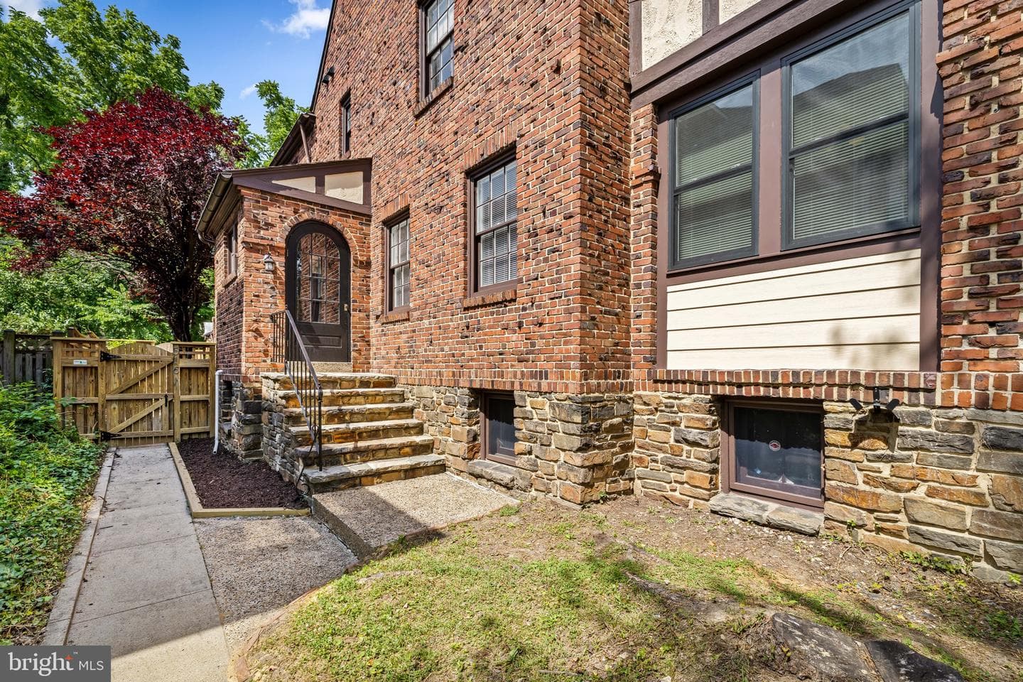 516 E 39th Street photo 54