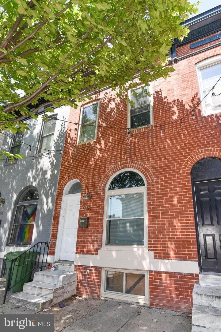 916 N Montford Avenue photo 30