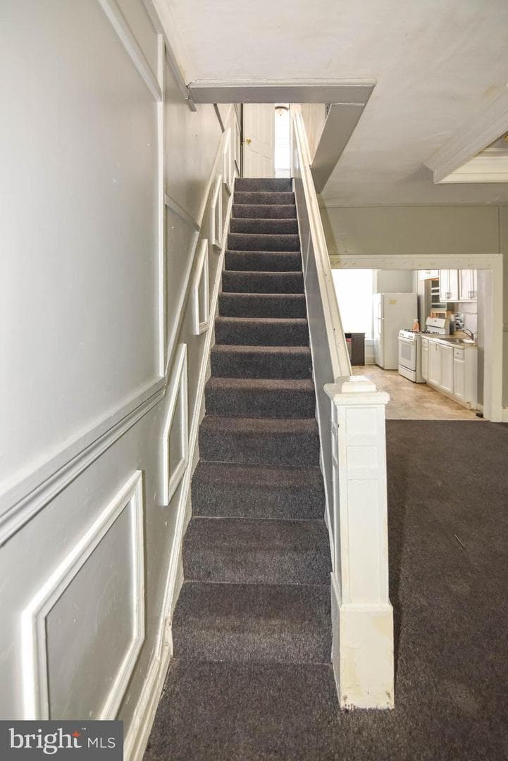 916 N Montford Avenue photo 8