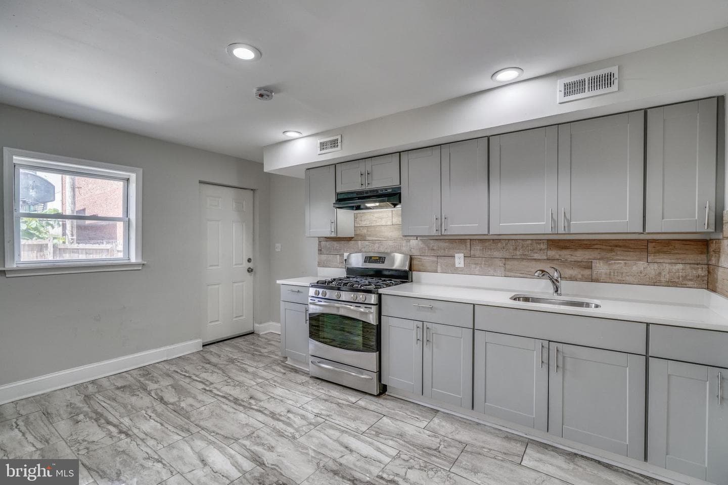 2624 E Preston Street photo 7