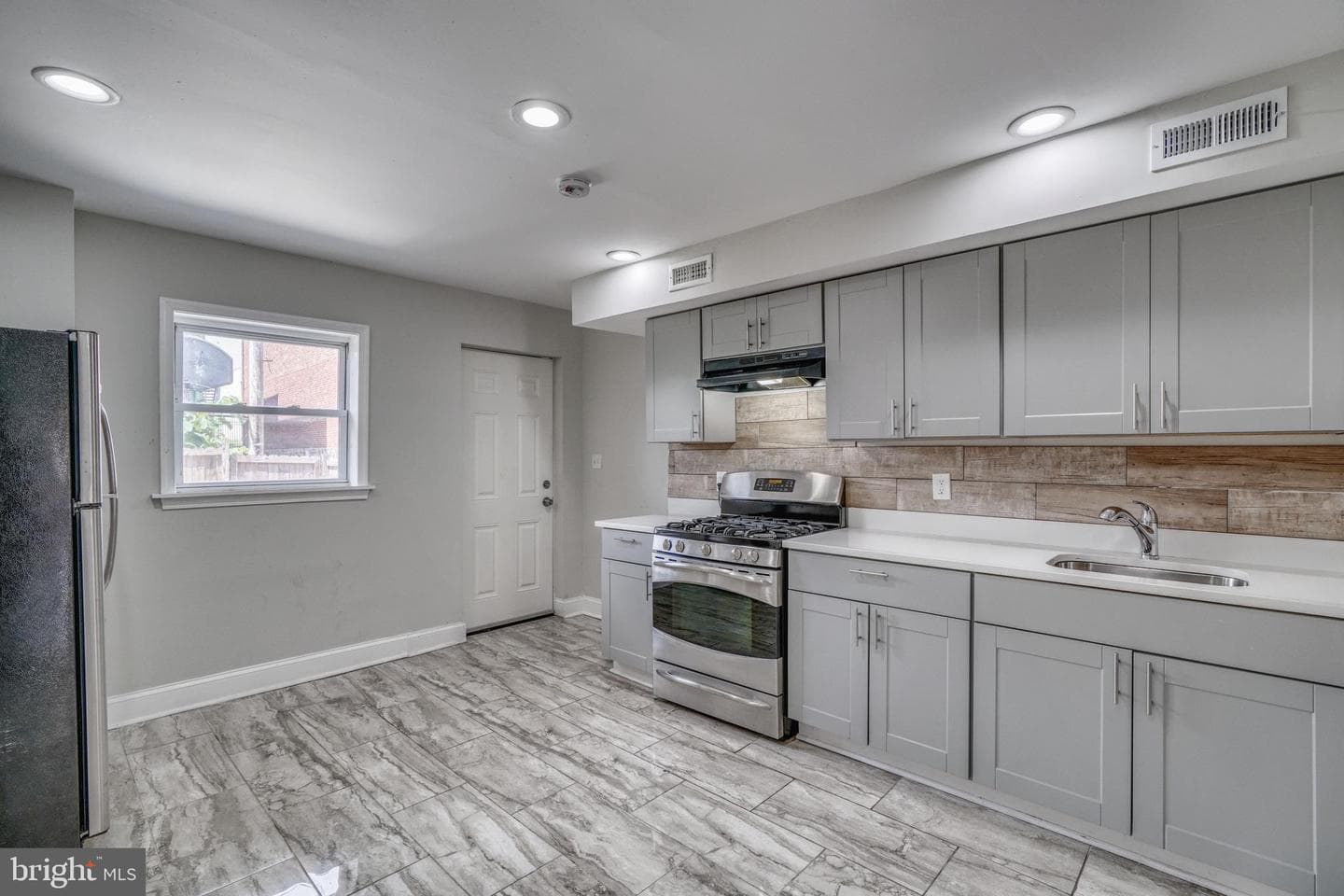 2624 E Preston Street photo 8