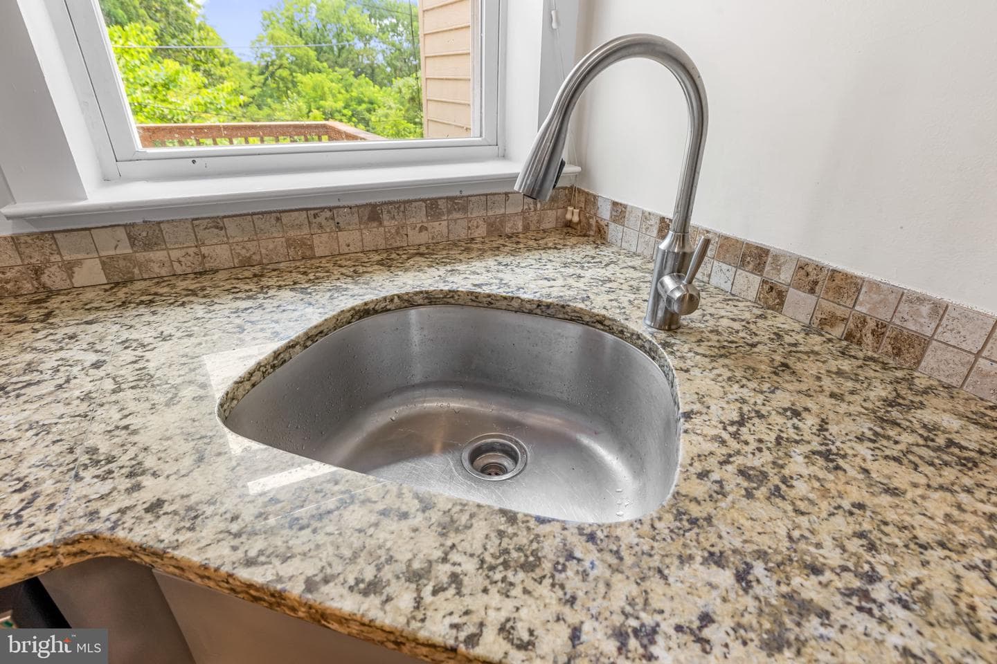 307 Font Hill Avenue photo 10