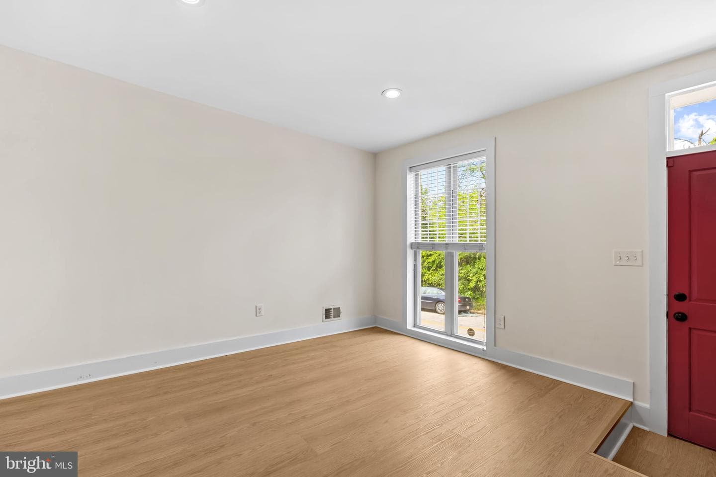 307 Font Hill Avenue photo 4