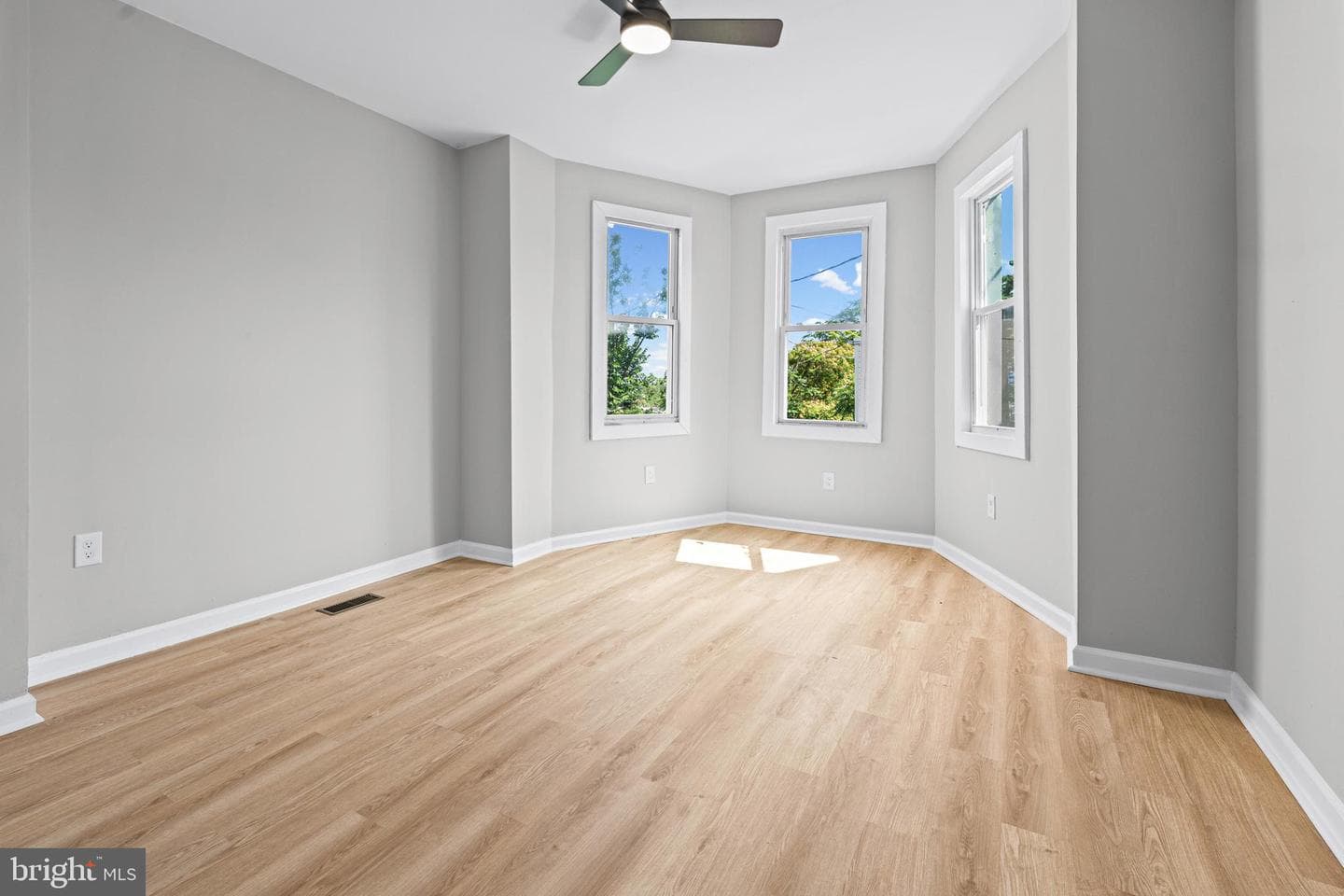 1807 E Lafayette Avenue photo 18