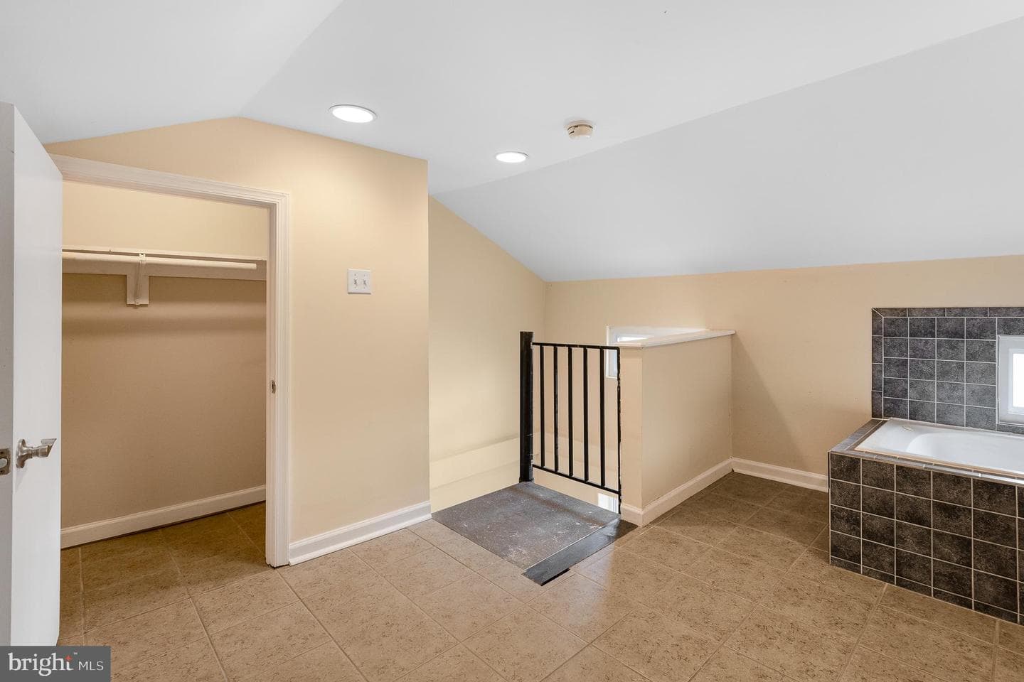 1123 W Lombard Street photo 29
