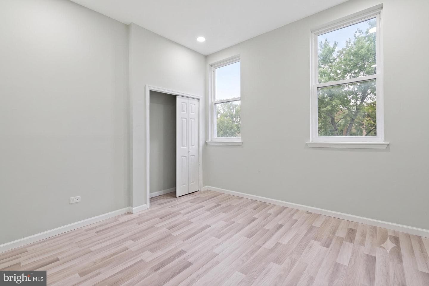526 N Arlington Avenue photo 10