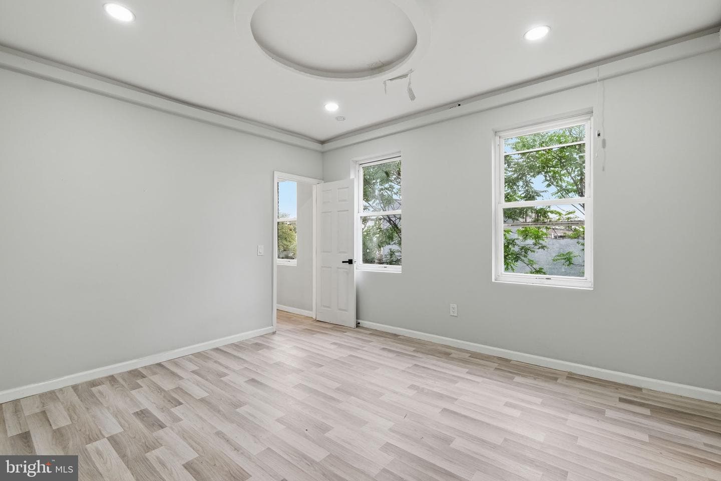 526 N Arlington Avenue photo 21