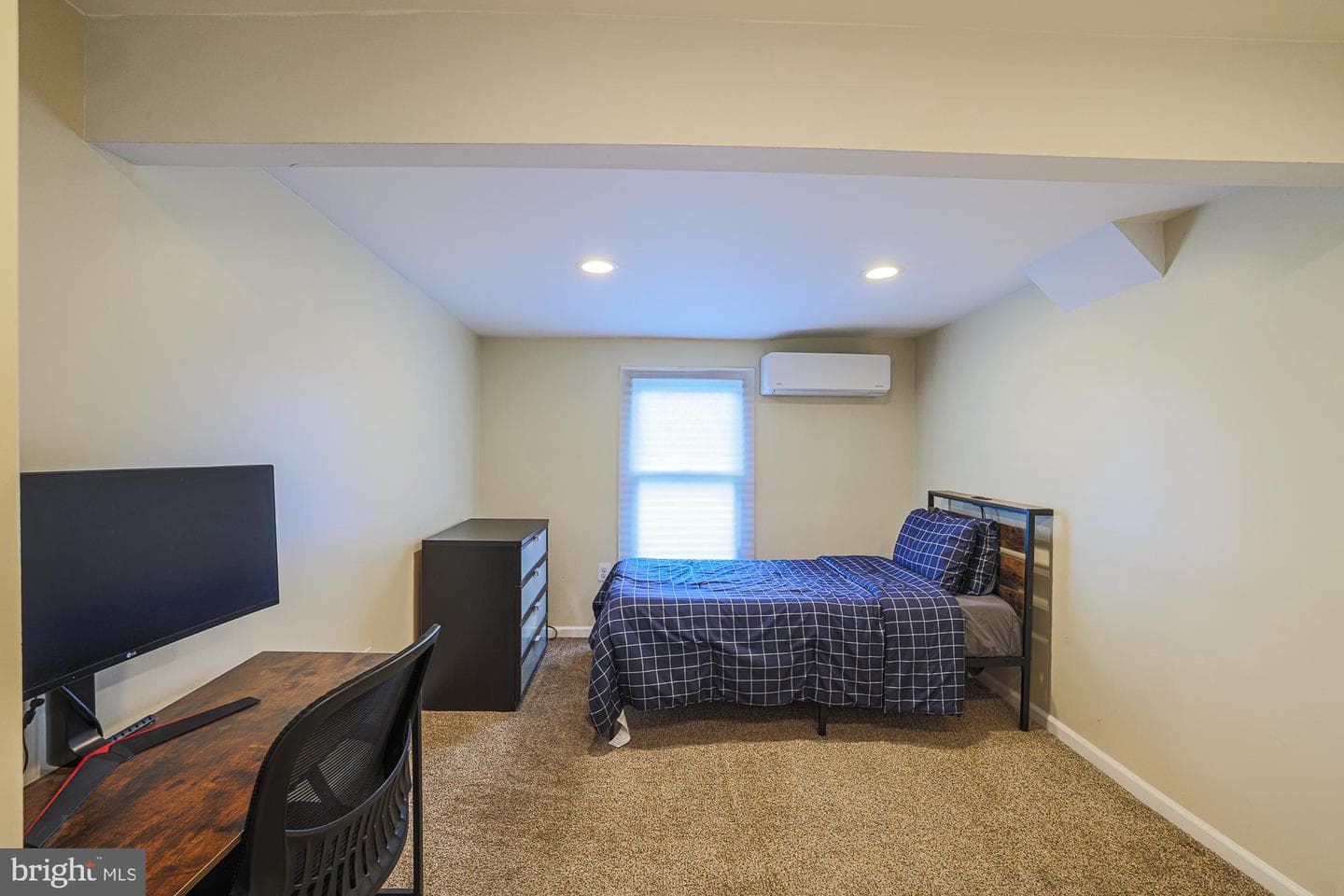 352 Woodyear Street photo 24