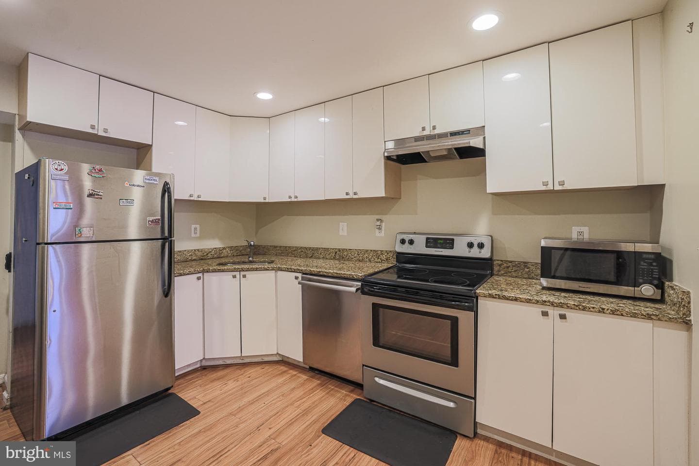 352 Woodyear Street photo 9