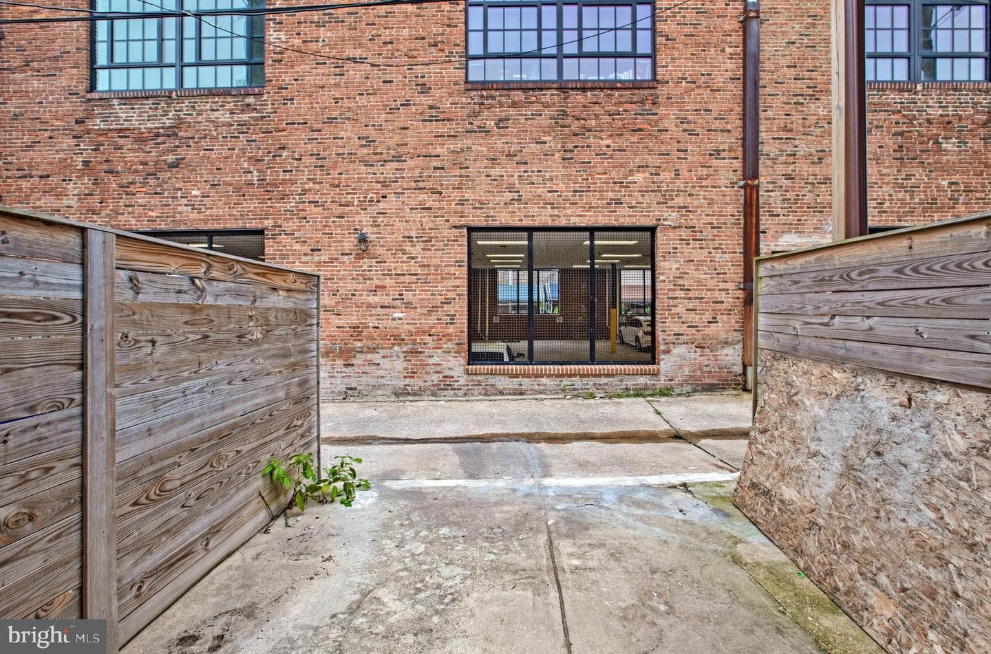 613 S Eaton Street photo 43
