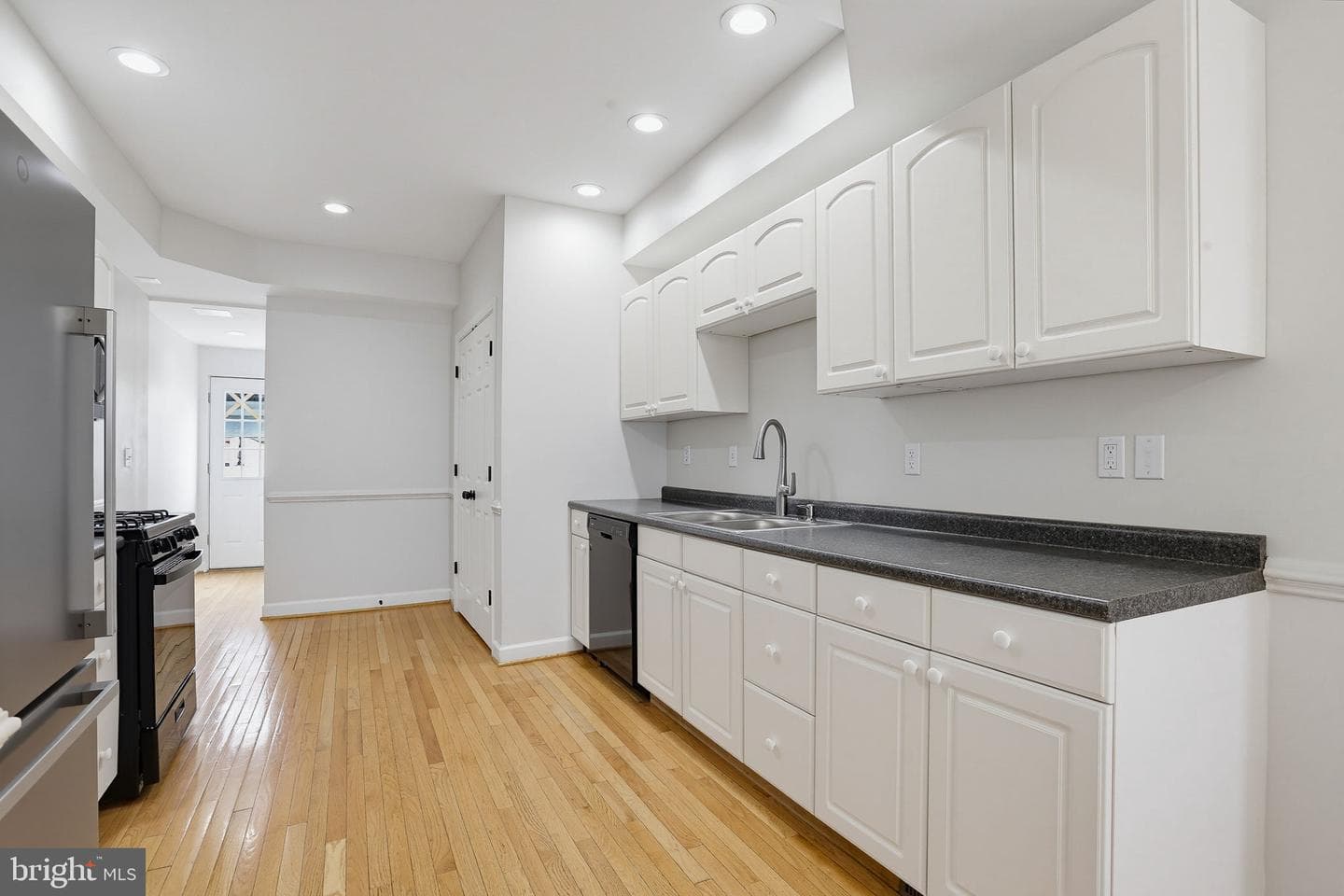 1419 Clarkson Street photo 8