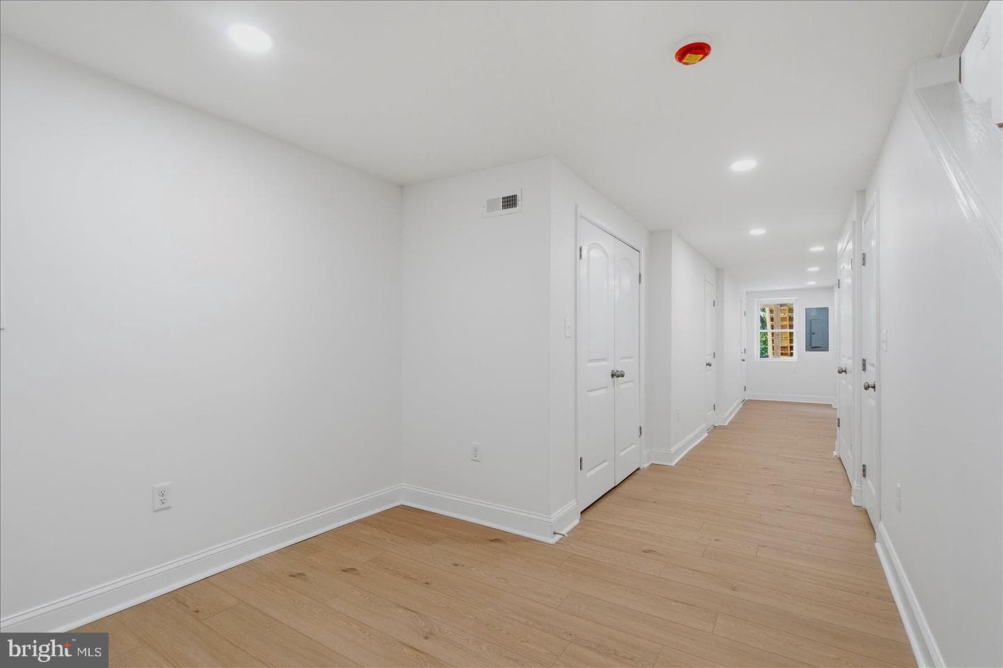 1527 E 29th Street photo 15