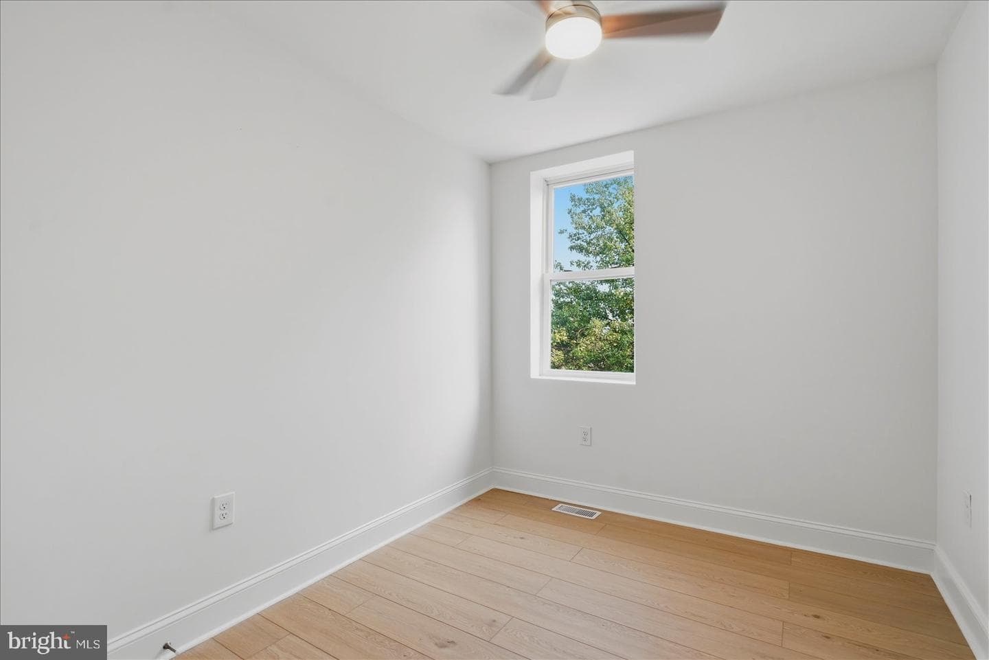 1527 E 29th Street photo 27