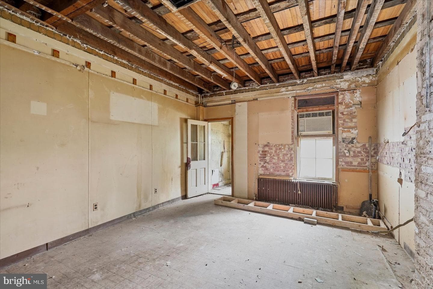 522 E 35th Street photo 6