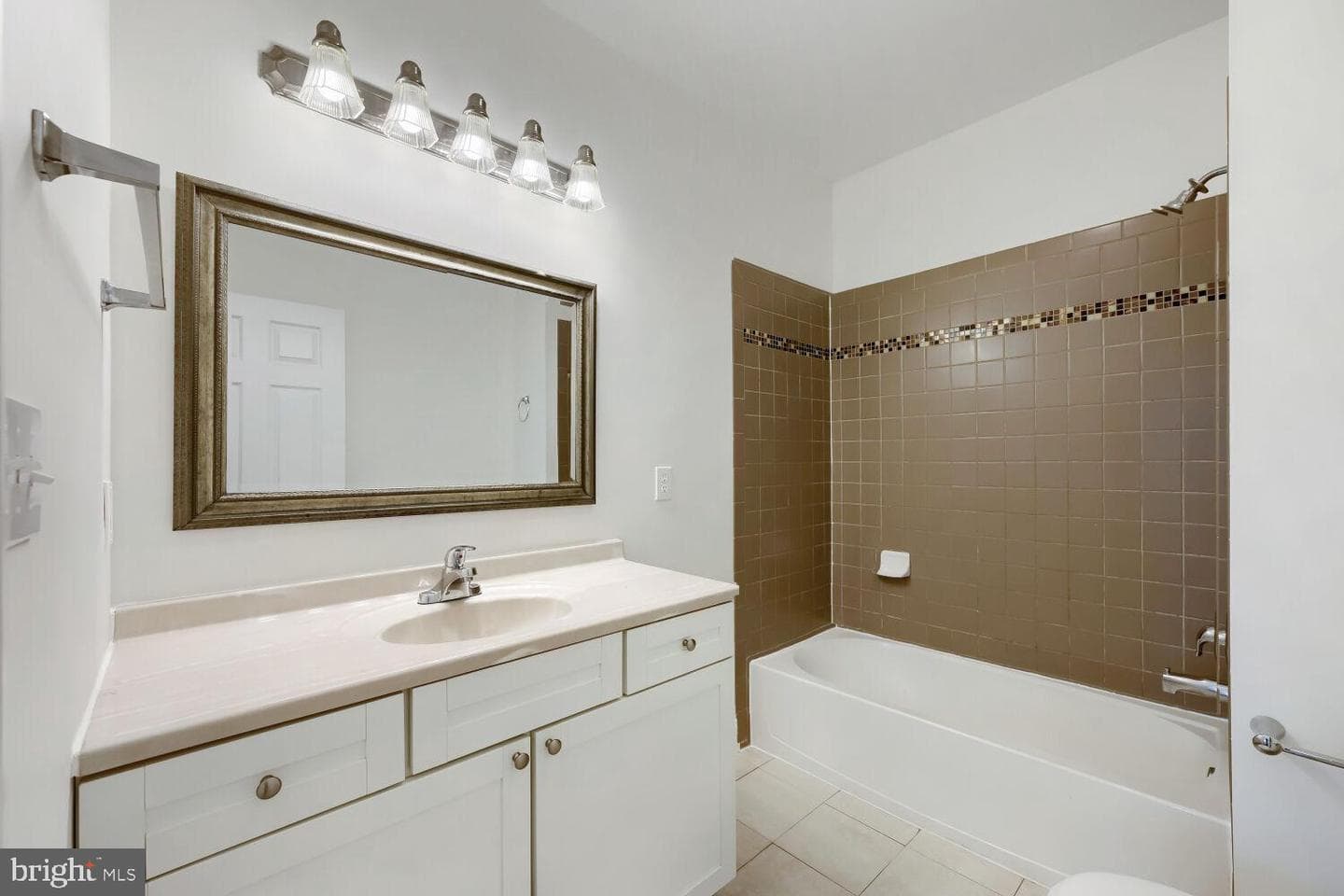 1228 N Broadway photo 14